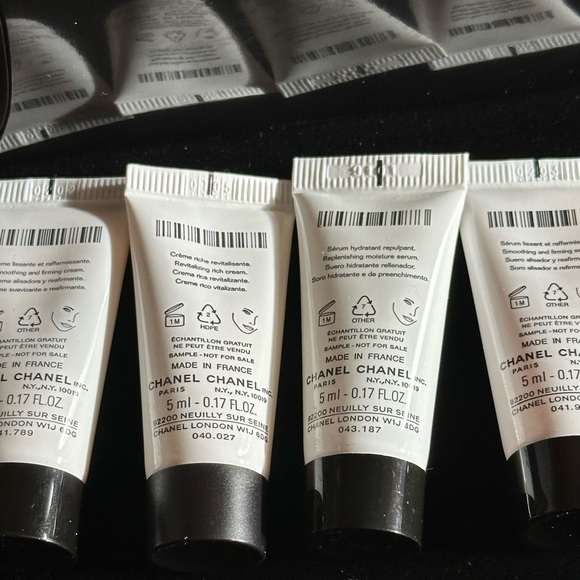 Chanel - Picture 4 of 4